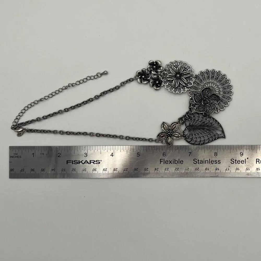 Stunning Silvertone Premier Designs Bib Necklace - Picture 5 of 5